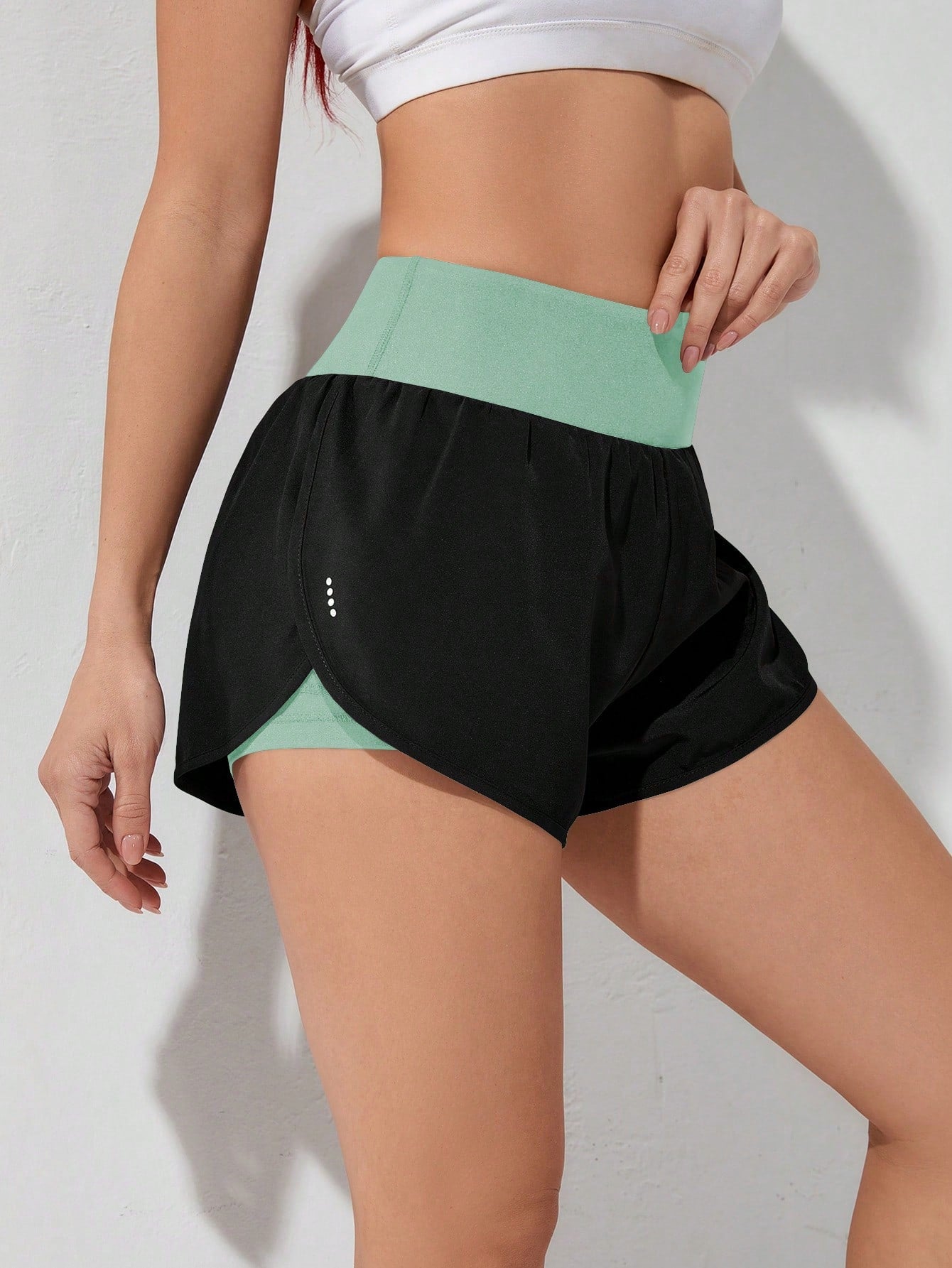 Wideband Waist Dolphin Hem Sports Shorts